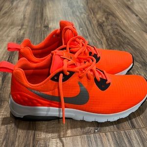 Women Air Max Motion LW Crimson/Metallic Pewter Training Shoe